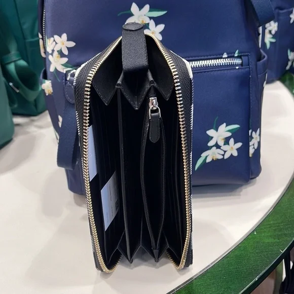 Kate Spade Chelsea Textured Gingham Print Nylon Large Continental Wallet
NWT - Picture 8 of 16